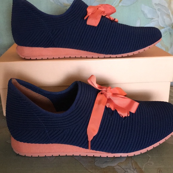 L’Amour Des Pieds navy shoes with coral ties. 8M - Picture 5 of 6